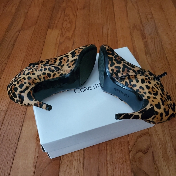 🆕🎁 Calvin Klein Jeanna Ankle Boot - Picture 6 of 8